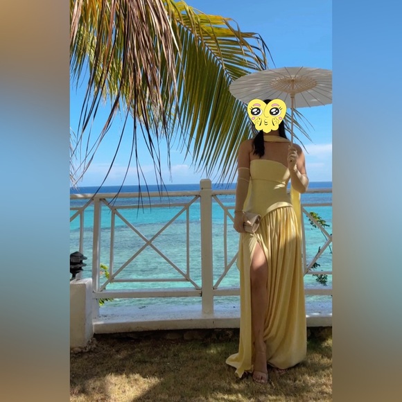 Elegant Yellow Strapless Dress - Picture 3 of 3